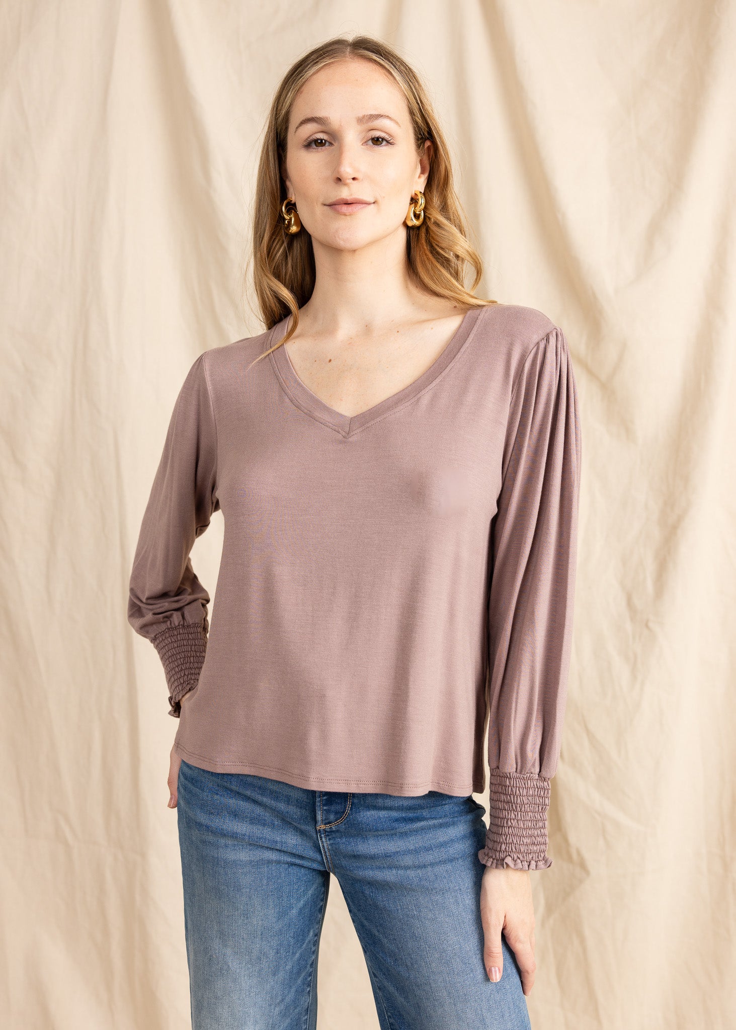 YanaK POLLY top featuring a stylish design with short sleeves and a relaxed fit, perfect for casual wear.
