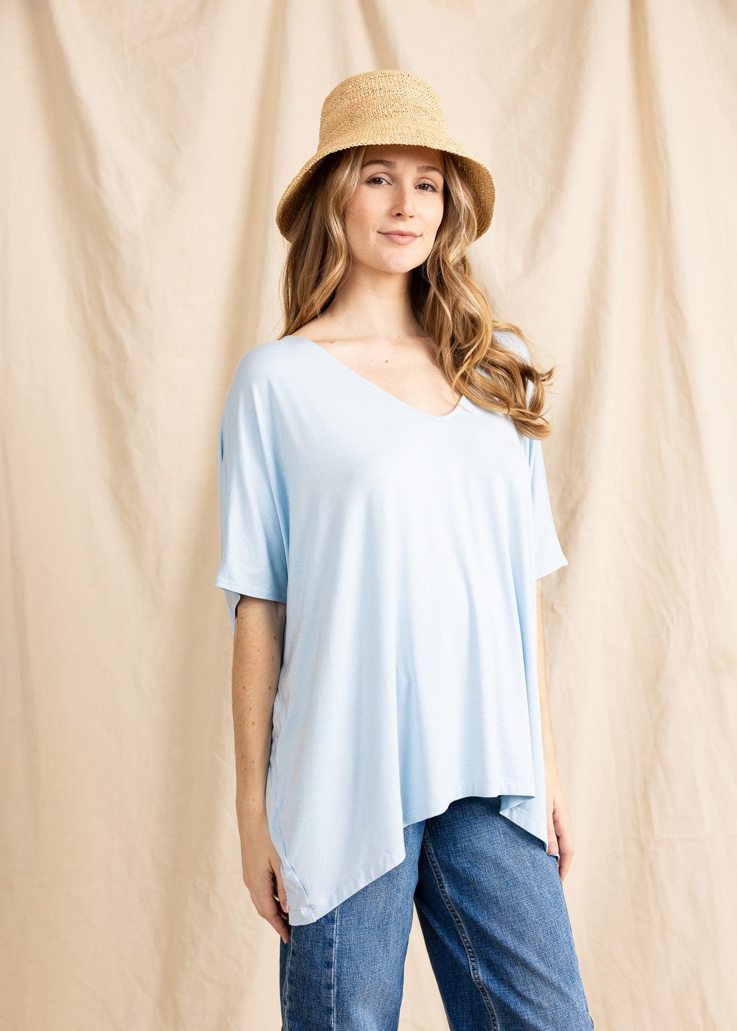 APPLE TOP SLEEVELESS vneck