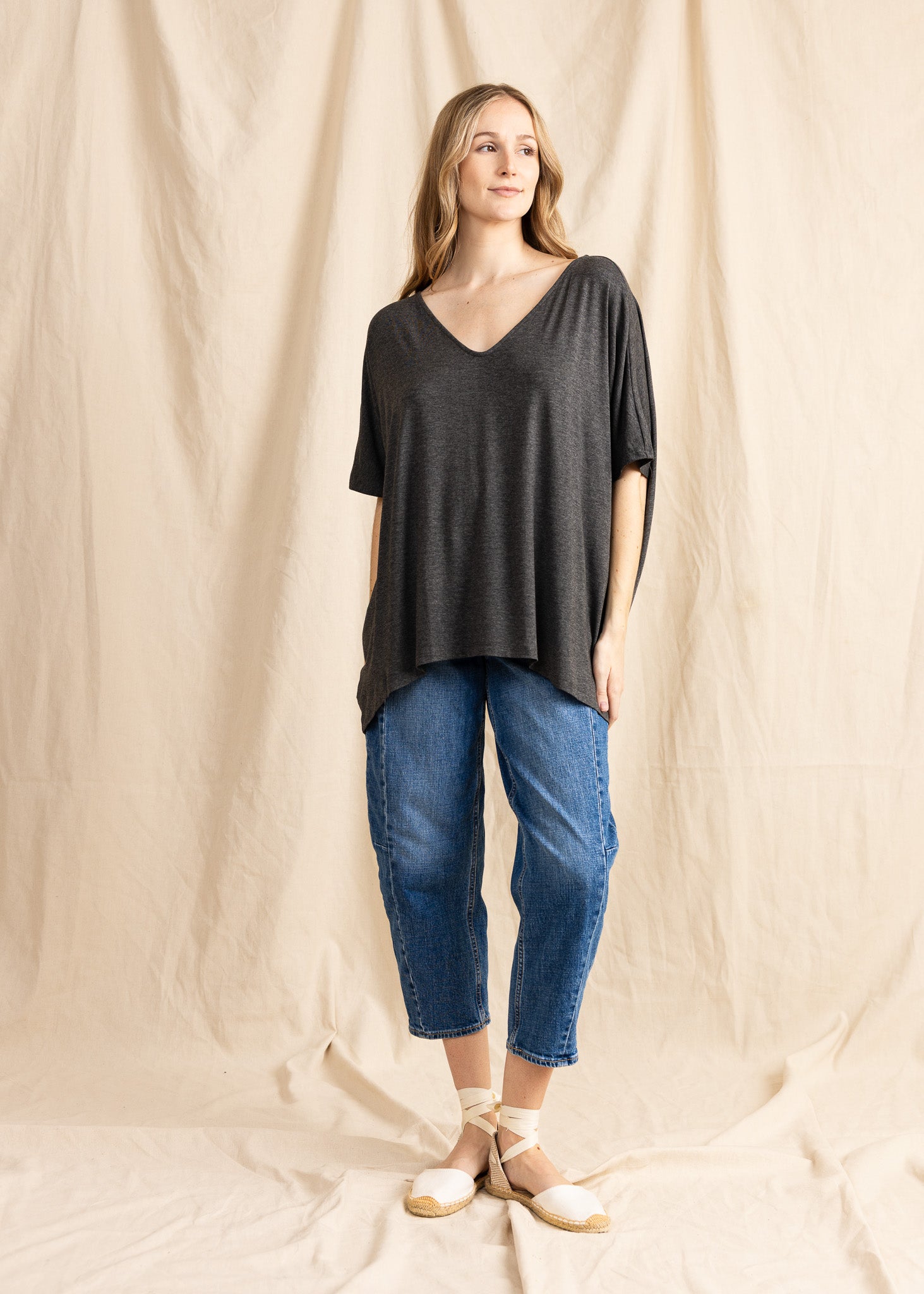 APPLE TOP SLEEVELESS vneck