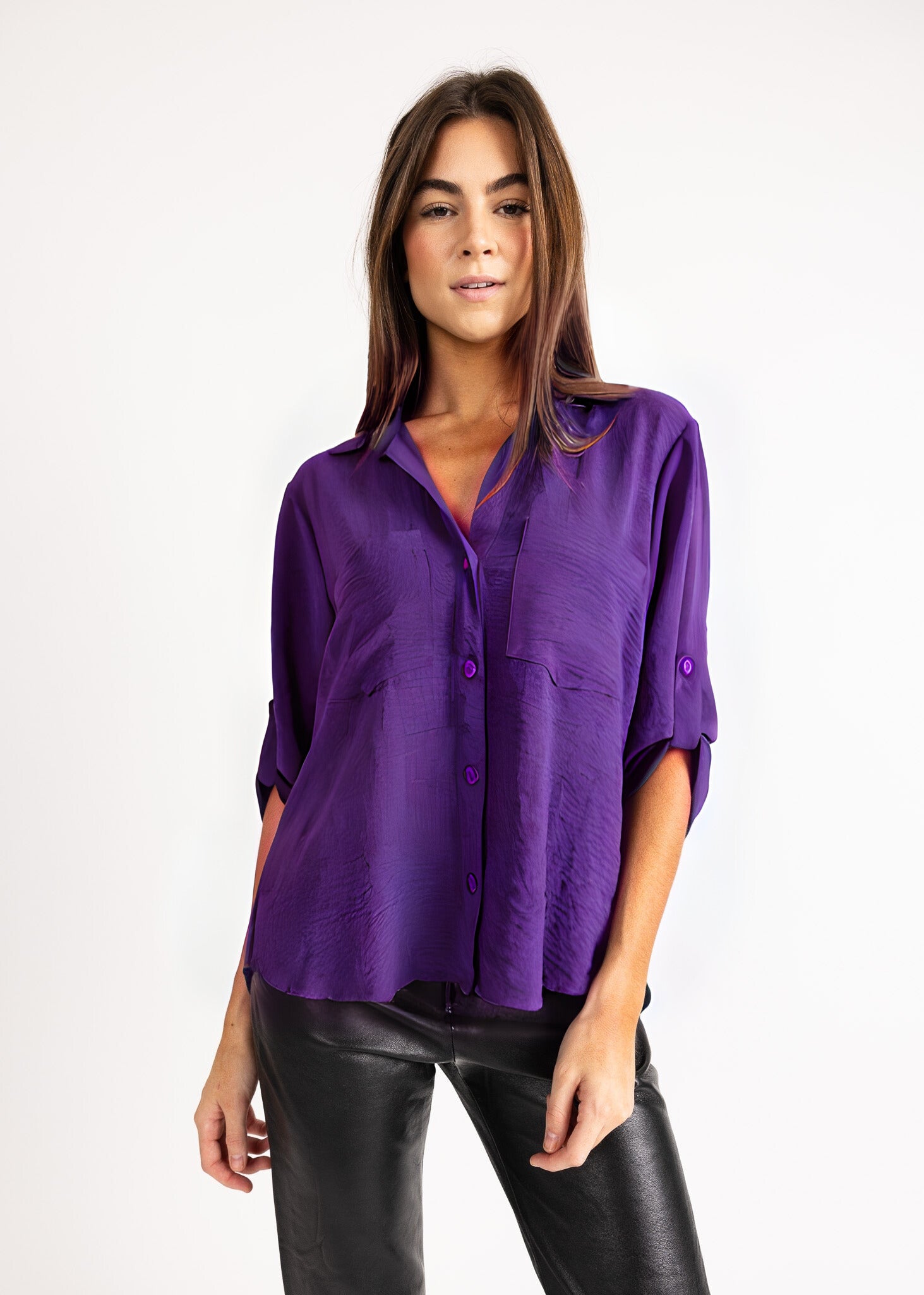 YanaK CICI TOP airflo poly in light fabric with a relaxed fit, featuring a round neckline and short sleeves.