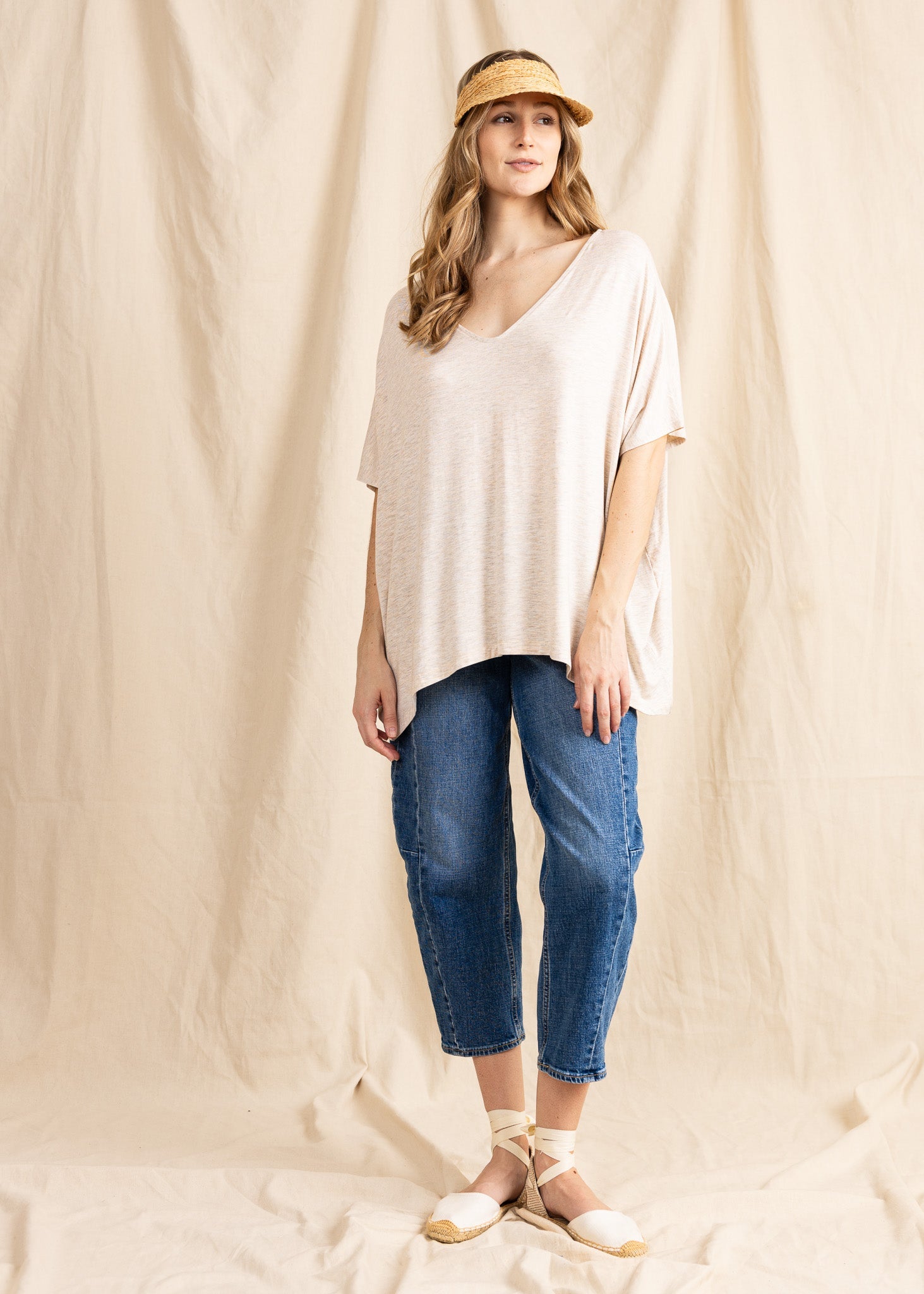 APPLE TOP SLEEVELESS vneck - Yana K Collective