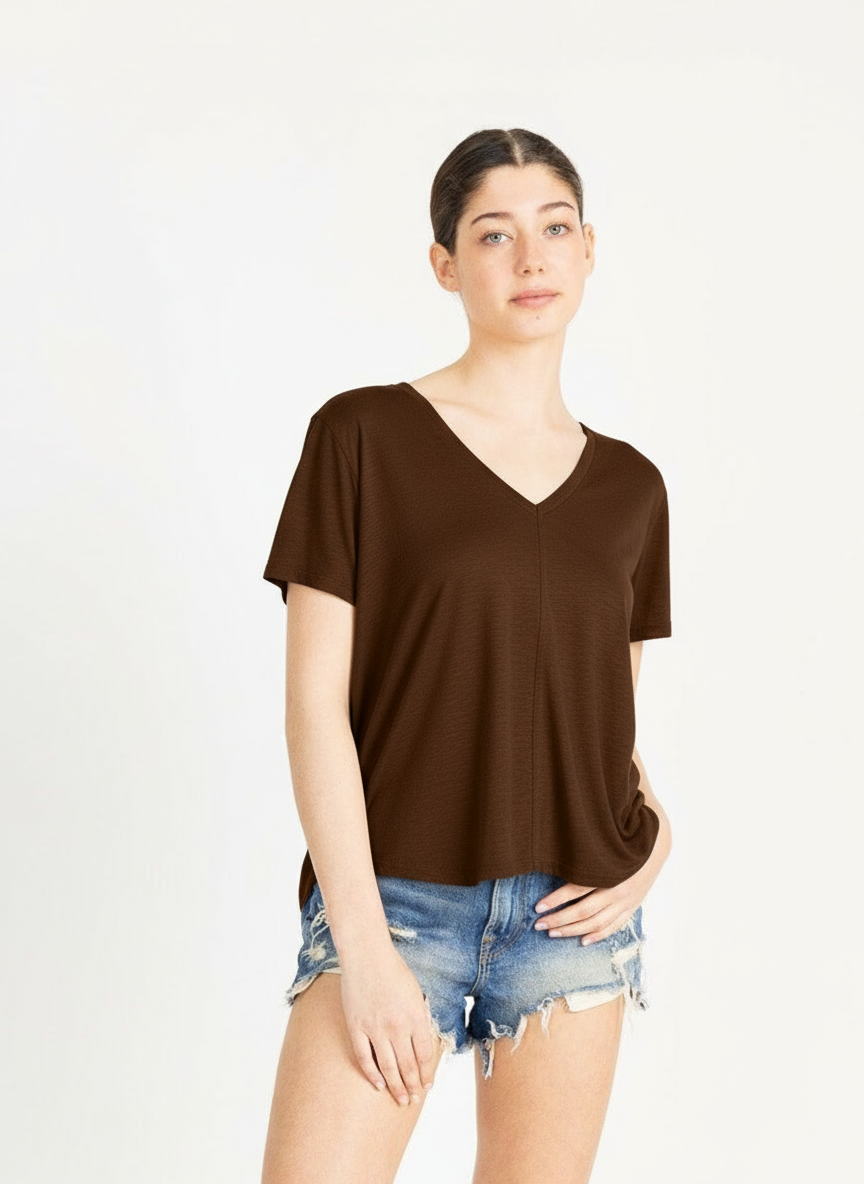 YanaK NOAH TOP featuring a stylish design and comfortable fit in a soft fabric, perfect for casual wear.