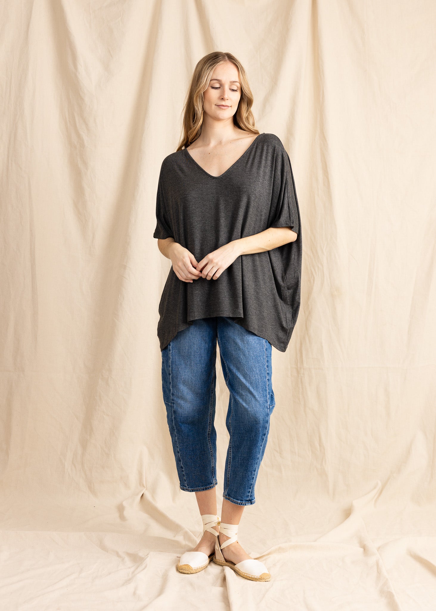 APPLE TOP SLEEVELESS vneck