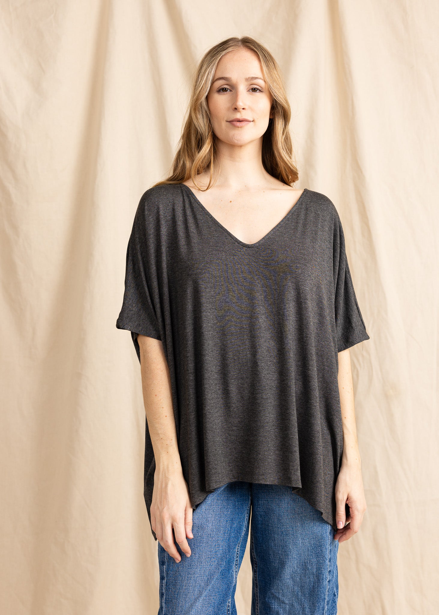APPLE TOP SLEEVELESS vneck