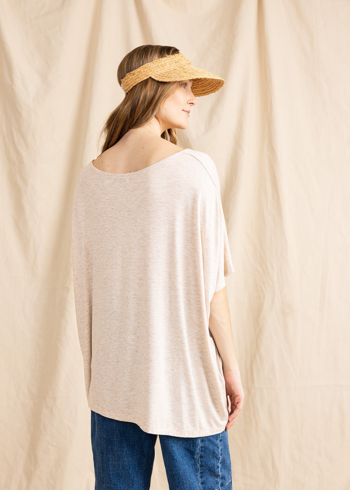APPLE TOP SLEEVELESS vneck - Yana K Collective