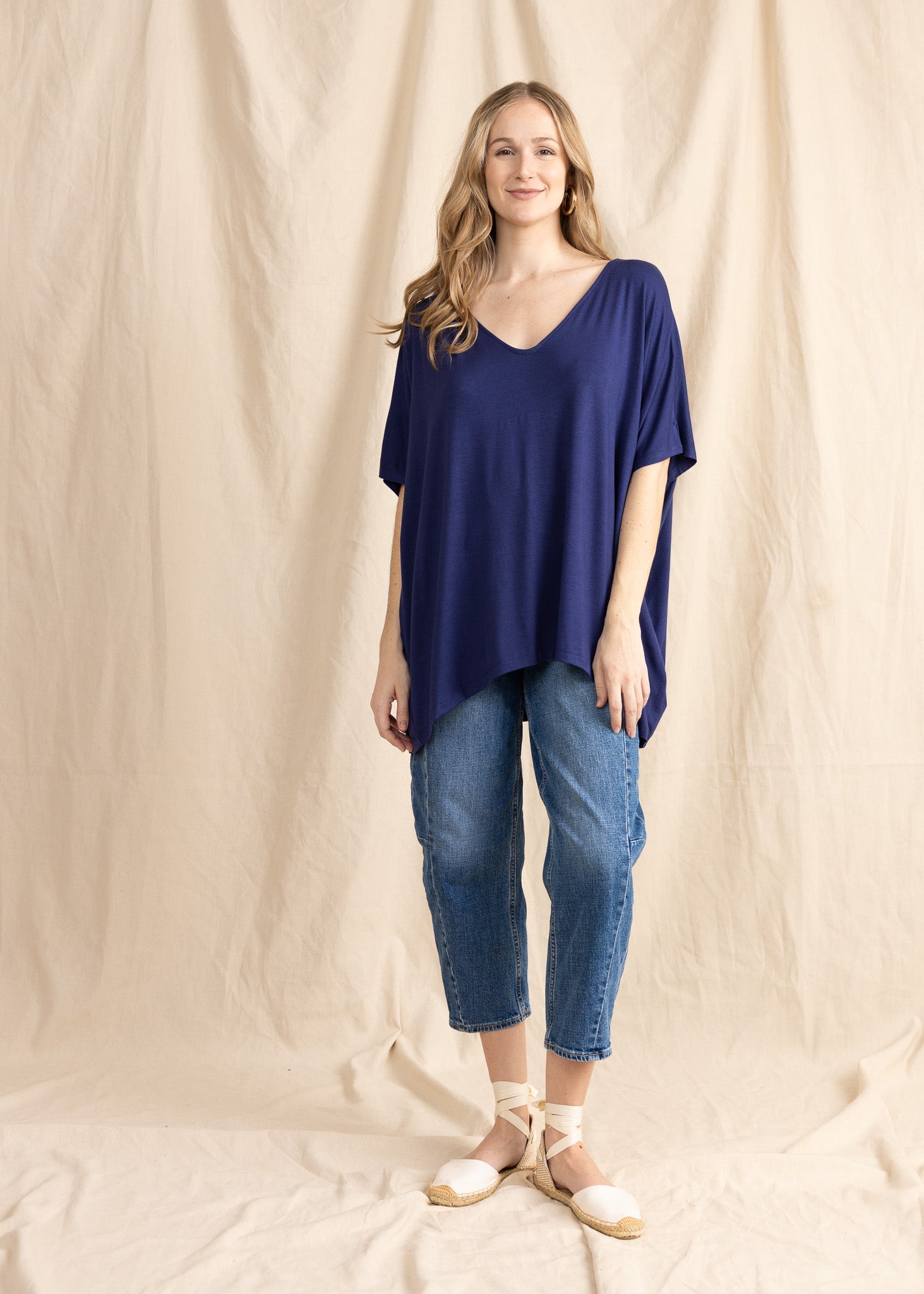 APPLE TOP SLEEVELESS vneck - Yana K Collective
