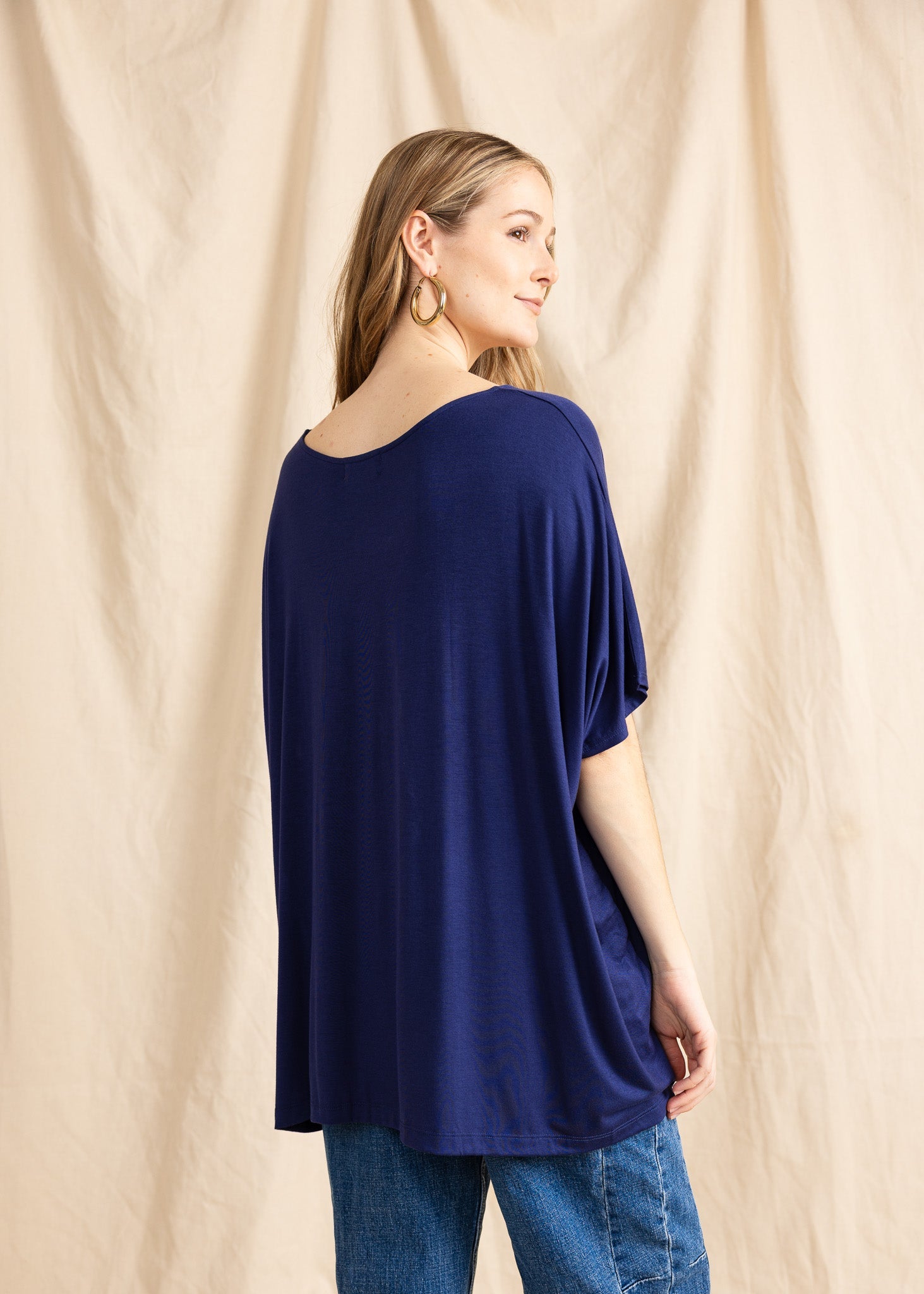 APPLE TOP SLEEVELESS vneck - Yana K Collective