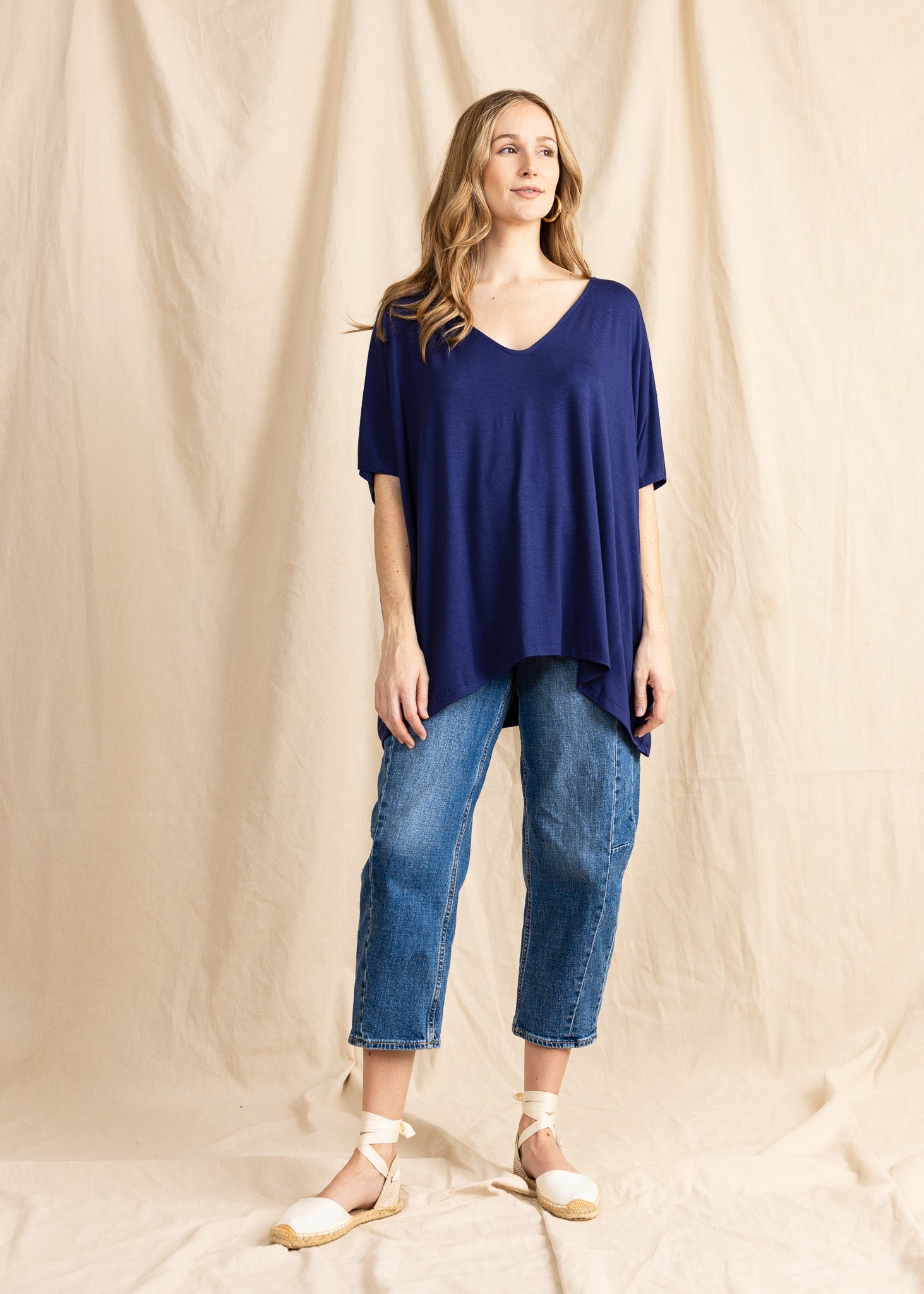 APPLE TOP SLEEVELESS vneck - Yana K Collective