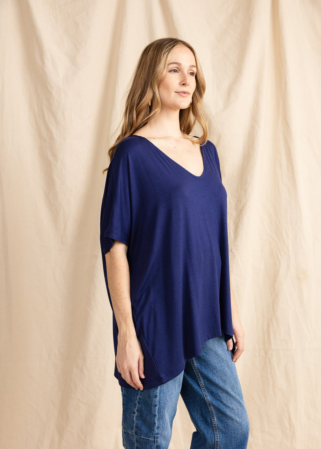 APPLE TOP SLEEVELESS vneck - Yana K Collective